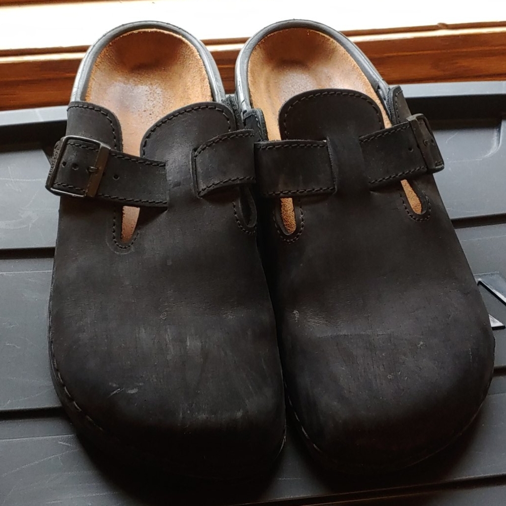 Birkenstock black on black